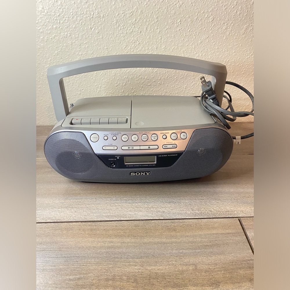 Sony CFD-S05, CD-Radio-Cassette player boom box, Audio Jack, New